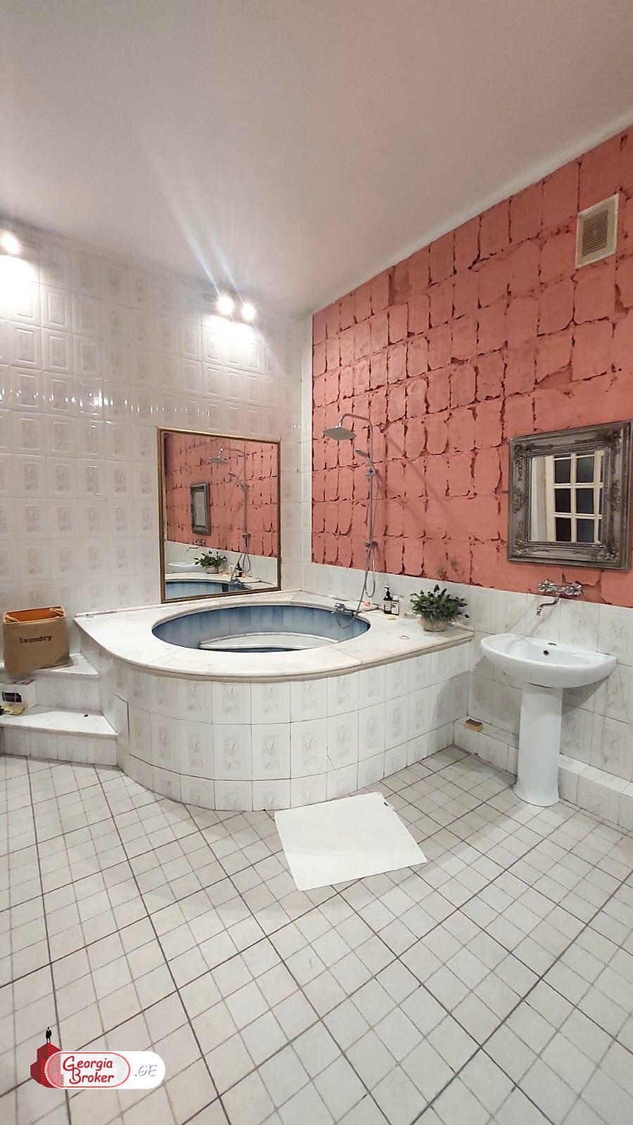 nearly repaired 4-room apartment for rent